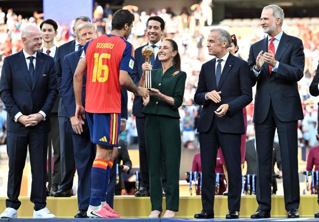 FIFA President Gianni Infantino (L), US President Donald Trump (2ndL), Canada's Prime Minister Mark Carney (2ndR) and Spain's King Felipe VI (R) watch as Spain's midfielder #16 Rodri receives the most valuable player trophy from Mexico's President Claudia Sheinbaum during the presentation ceremony of the 2026 World Cup football tournament final match between Spain and Argentina at the New York/New Jersey Stadium in East Rutherford on July 19, 2026.  (Photo by Mandel NGAN / AFP)