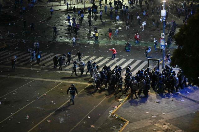 Argentina's fans clash with riot police at the Obelisk after Argentina lost the FIFA World Cup final football match against Spain in Buenos Aires on July 19, 2026. Spain won by 1-0. (Photo by Luis ROBAYO / AFP)