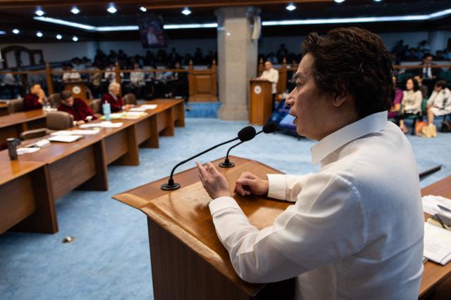 Michael Poa, counsel for Philippine Vice President Sara Duterte, answers questions during the impeachment trial of Duterte at the Senate in Pasay City, Metro Manila on July 20, 2026. (Photo by ELOISA LOPEZ / POOL / AFP)