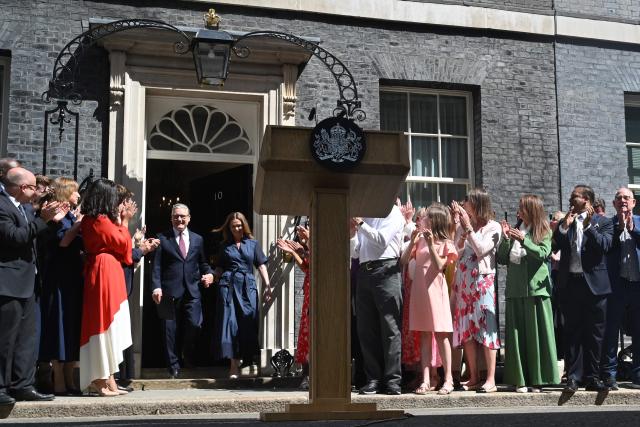 Britain's outgoing prime minister Keir Starmer and his wife Victoria leave 10 Downing Street, ahead of making a speech in central London on July 20, 2026, before formally tendering his resignation to the king. (Photo by JUSTIN TALLIS / AFP)