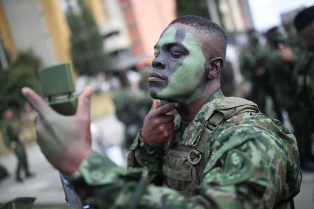 A soldier prepares to take part in a military parade commemorating Colombia's Independence Day in Bogota, on July 20, 2026. (Photo by ESTEBAN VEGA LA-ROTTA / AFP)