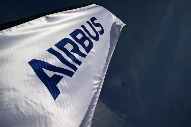 (FILES) An Airbus logo is on diplay at Al-Maktoum International Airport during the Dubai Airshow 2025 in Dubai on November 17, 2025. US aircraft maker Boeing said Monday that it has received an order for 100 of its 737 MAX jets from leasing company SMBC Aviation Capital. In the first major order to be announced at the Farnborough Air Show that opened in the UK on July 20, 2026. (Photo by Giuseppe CACACE / AFP)