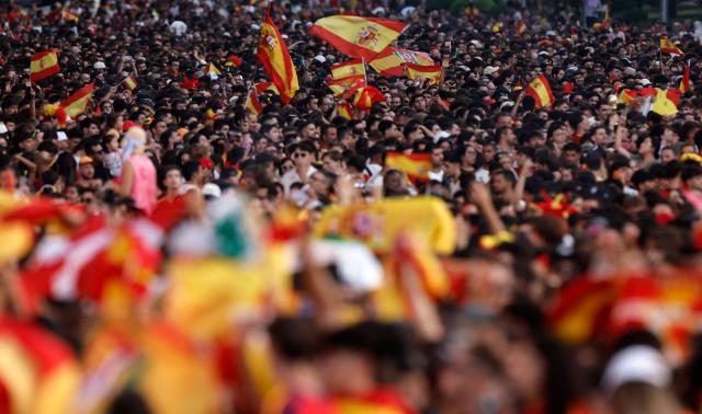Spain fans pack Cibeles Square in Madrid on July 20, 2026, as they await the arrival of Spain's players one day after the national football team won their second World Cup title following a 1-0 victory against Argentina. Spain's World Cup winners come back home to a heroes' welcome in Madrid, where a million fans are expected to greet them after a night of raucous celebrations across the country. (Photo by Oscar DEL POZO / AFP)