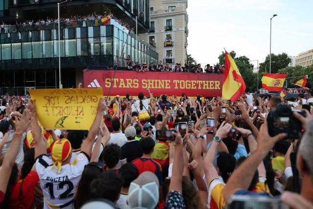 Spain's players parade onboard an open-top bus through the streets of Madrid on July 20, 2026, one day after the national football team won their second World Cup title following a 1-0 victory against Argentina. Spain's World Cup winners come back home to a heroes' welcome in Madrid, where a million fans are expected to greet them after a night of raucous celebrations across the country. (Photo by Thomas COEX / AFP)