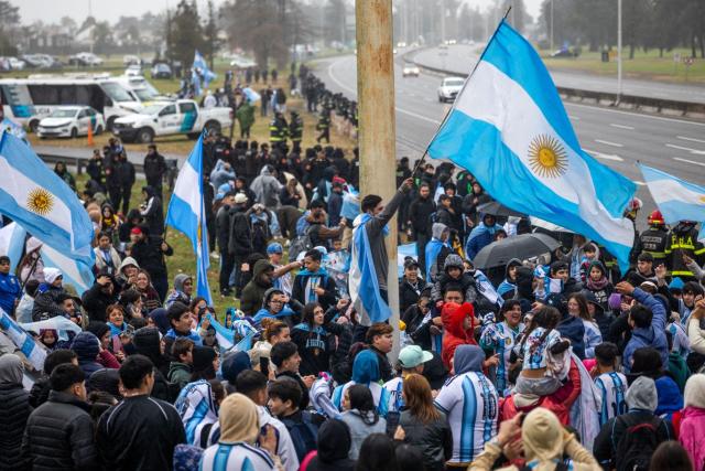 Fans waving Argentine flags gather near the Argentine Football Association (AFA) training camp in Ezeiza, Buenos Aires Province, on July 20, 2026, as they wait for the arrival of Argentina's national football team from the United States after losing the 2026 FIFA World Cup final. (Photo by TOMAS CUESTA / AFP)