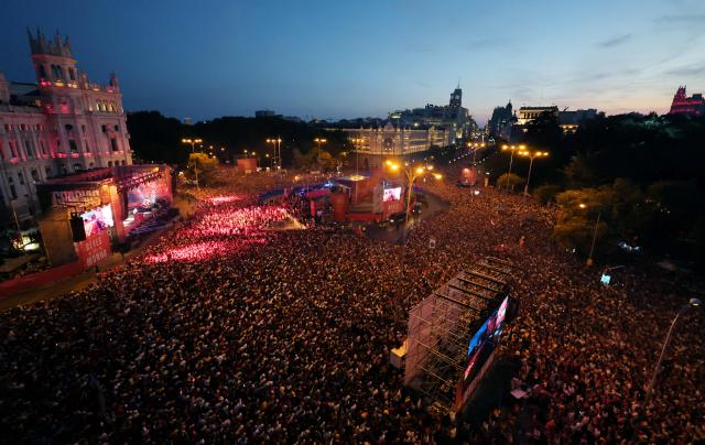 Spain fans pack Cibeles Square in Madrid on July 20, 2026, to watch Spain's players celebrating on a stage one day after they won their second World Cup title following a 1-0 victory against Argentina. Spain's World Cup winners come back home to a heroes' welcome in Madrid, where a million fans are expected to greet them after a night of raucous celebrations across the country. (Photo by Pierre-Philippe MARCOU / AFP)