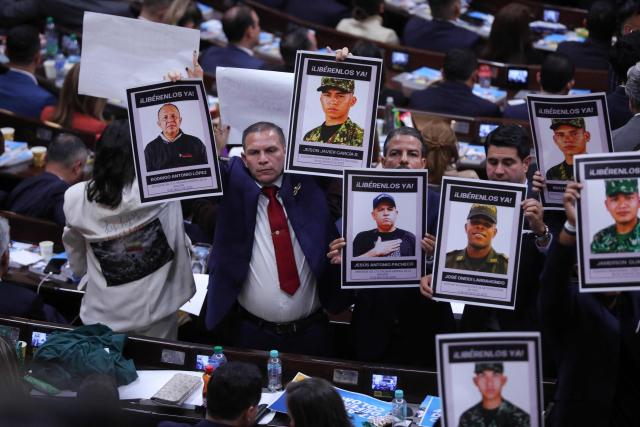 German Rodriguez (L), a senator-elect from the Salvacion Nacional party, calls for the release of kidnapped soldiers alongside other lawmakers during the installation of the ordinary sessions of Congress in Bogota on July 20, 2026. (Photo by ESTEBAN VEGA LA-ROTTA / AFP)