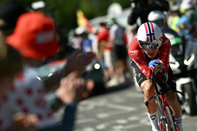 Netcompany INEOS team's Norwegian rider Tobias Foss cycles during the 16th stage of the 113th edition of the Tour de France cycling race, 26,1 km time trial between Évian-les-Bains and Thonon-les-Bains in the French Alps, on July 21, 2026. (Photo by Loic VENANCE / AFP)