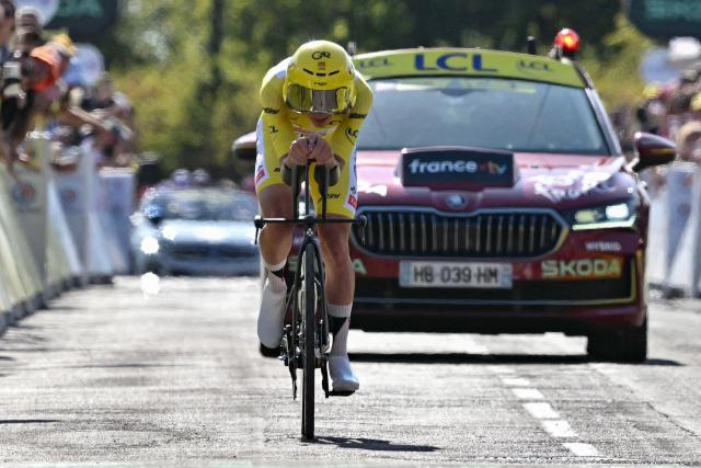 UAE Team Emirates - XRG's Slovenian rider Tadej Pogacar wearing the overall leader's yellow jersey cycles past the Lac Leman during the 16th stage of the 113th edition of the Tour de France cycling race, 26,1 km time trial between Évian-les-Bains and Thonon-les-Bains in the French Alps, on July 21, 2026. (Photo by Jeff PACHOUD / AFP)
