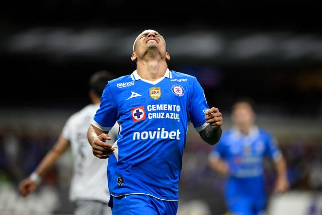 Cruz Azul's Uruguayan forward #21 Gabriel Fernandez reacts after missing a goal during the Liga MX Apertura football match between Cruz Azul and Puebla at Banorte stadium in Mexico City on July 21, 2026. (Photo by Alfredo ESTRELLA / AFP)