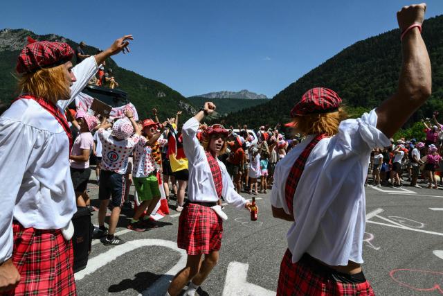 Spectators in costume await the the pack of riders (peloton) in the ascent of the Col des Pres during the 17th stage of the 113th edition of the Tour de France cycling race, 174,7 km between Chambéry and Voiron in the French Alps, on July 22, 2026. (Photo by Jeff PACHOUD / AFP)