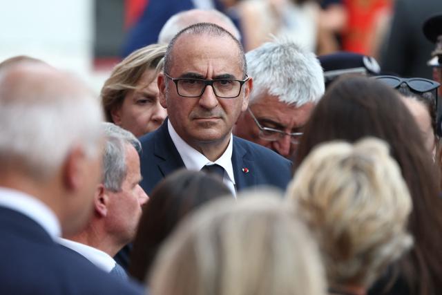France's Interior Minister Laurent Nunez (C) reacts after visiting a fire station in Bordeaux, south-western France, on July 22, 2026. As fires multiply across the country and three firefighters have died in two weeks, including two in Gironde where the interior minister visits on July 22, the profession is sounding the alarm. On July 21, two 34-year-old professionals were trapped in their tanker truck by a “highly aggressive” pine fire near Bordeaux-Mйrignac airport, in circumstances that have yet to be clarified. (Photo by ROMAIN PERROCHEAU / AFP)