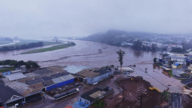 This aerial view shows the Taquari River overflowing its banks and flooding parts of the city of Roca Sales, Rio Grande do Sul state, Brazil, on July 22, 2026. (Photo by Gustavo Ghisleni / AFP)