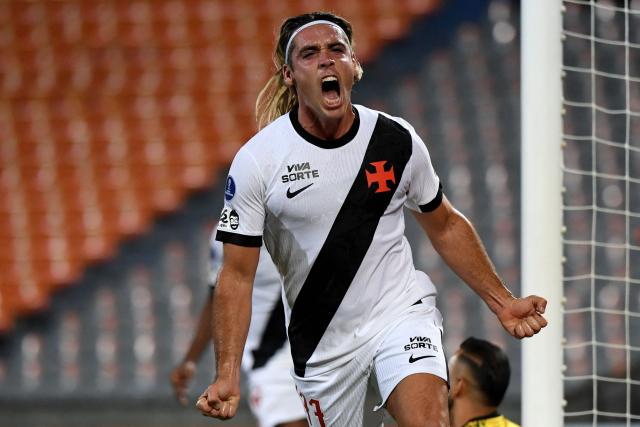 Vasco da Gama's Argentinian forward #77 Claudio Spinelli celebrates after scoring his team's second goal during the first leg of the Copa Sudamericana knockout round play-off football match between Colombia's Independiente Medellin and Brazil's Vasco da Gama, at the Atanasio Girardot stadium, in Medellin, Antioquia department, Colombia, on July 22, 2026. (Photo by Jaime SALDARRIAGA / AFP)