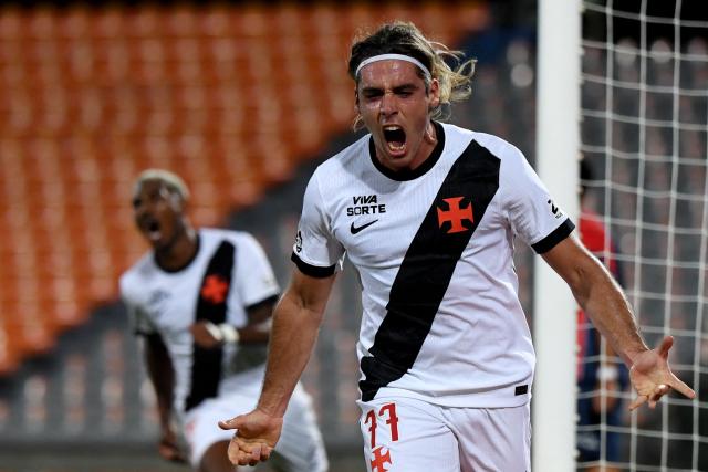 Vasco da Gama's Argentinian forward #77 Claudio Spinelli celebrates after scoring his team's second goal during the first leg of the Copa Sudamericana knockout round play-off football match between Colombia's Independiente Medellin and Brazil's Vasco da Gama, at the Atanasio Girardot stadium, in Medellin, Antioquia department, Colombia, on July 22, 2026. (Photo by Jaime SALDARRIAGA / AFP)