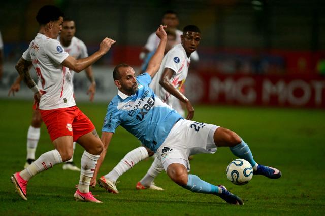 Red Bull Bragantino's defender #51 Caue (L) and Sporting Cristal's Argentine forward #29 Hernan Barcos fight for the ball during the first leg of the Copa Sudamericana knockout round play-off football match between Peru's Sporting Cristal and Brazil's Red Bull Bragantino, at the Nacional stadium in Lima, on July 22, 2026. (Photo by ERNESTO BENAVIDES / AFP)
