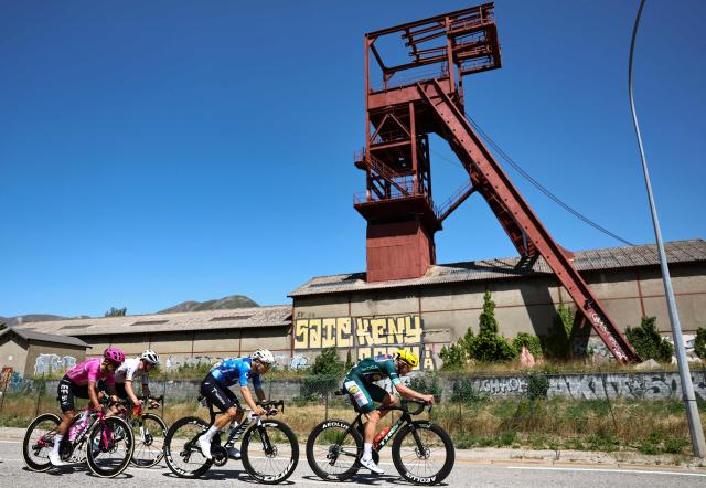Lidl - Trek team's Danish rider Mads Pedersen wearing the sprinter's green jersey leads a breakaway during the 18th stage of the 113th edition of the Tour de France cycling race, 185,2 km between Voiron and Orcières-Merlette in the French Alps, on July 23, 2026. (Photo by Anne-Christine POUJOULAT / AFP)