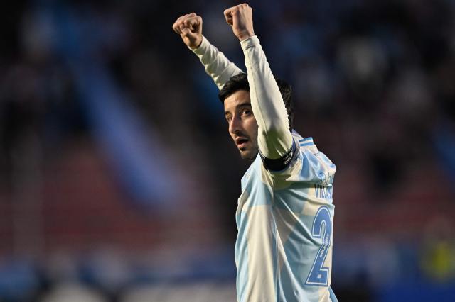 Gremio's Paraguayan forward #20 Mathias Villasanti celebrates scoring the equalizing goal during the first leg of the Copa Sudamericana knockout round play-off football match between Bolivia's Bolivar and Brazil's Gremio at the Hernando Siles stadium in La Paz, on July 23, 2026. (Photo by AIZAR RALDES / AFP)