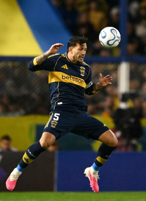 Boca Juniors' midfielder #05 Leandro Paredes heads the ball  during the first leg of the Copa Sudamericana knockout round play-off football match between Argentina's Boca Juniors and Chile's O'Higgins at La Bombonera stadium, in Buenos Aires, on July 23, 2026. (Photo by Luis ROBAYO / AFP)