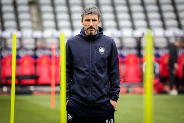 (FILES) Antwerp's Dutch head coach Mark van Bommel attends a training session at the King Baudouin stadium in Brussels on May 8, 2024 on the eve of the Belgian Croky Cup final match between Union Saint-Gilloise and Royal Antwerp FC. Mark van Bommel has been appointed coach of Belgium, the Belgian Football Federation (RBFA) announced on July 24, 2026, specifying that the Dutchman had signed a contract until Euro-2028 organized in the United Kingdom. (Photo by VIRGINIE LEFOUR / Belga / AFP) / Belgium OUT
