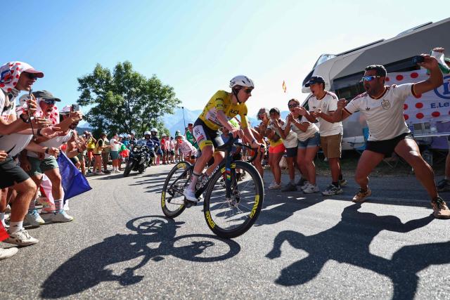 TOPSHOT - UAE Team Emirates - XRG's Slovenian rider Tadej Pogacar wearing the overall leader's yellow jersey chases down the lead breakaway in the Alpe d'Huez ascent during the 19th stage of the 113th edition of the Tour de France cycling race, 127,9 km between Gap and Alpe d'Huez in the French Alps, on July 24, 2026. (Photo by Anne-Christine POUJOULAT / AFP)