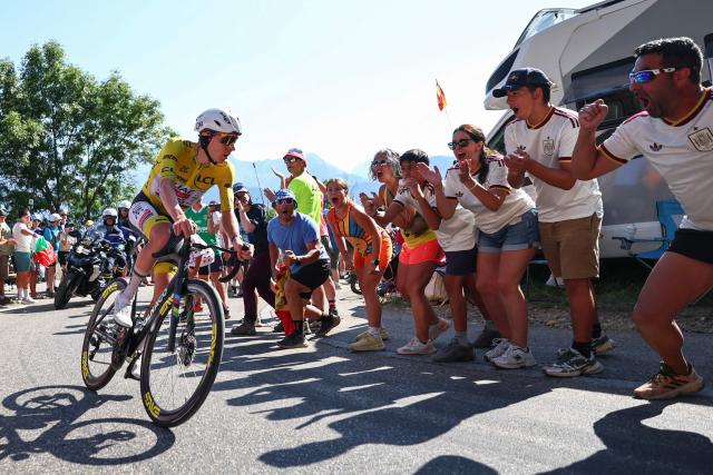 UAE Team Emirates - XRG's Slovenian rider Tadej Pogacar wearing the overall leader's yellow jersey chases down the lead breakaway in the Alpe d'Huez ascent during the 19th stage of the 113th edition of the Tour de France cycling race, 127,9 km between Gap and Alpe d'Huez in the French Alps, on July 24, 2026. (Photo by Anne-Christine POUJOULAT / AFP)