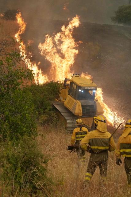 Firefighters battle a wildfire in Cebreros area, near Avila, 80 kms west of Madrid on July 24, 2026. Spain declared a national emergency in the Madrid region and in the province of Avila, near the capital, on July 23, 2026, in the wake of several wildfires burning out of control. Scientists have long warned that climatechange caused by human use of fossil fuels will make periods of drought more intense and longer-lasting, creating the ideal conditions for wildfires. (Photo by Cesar MANSO / AFP)