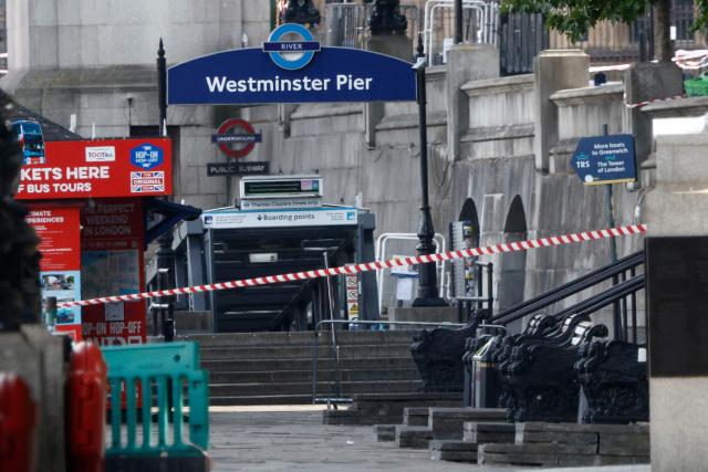 A police cordon is in operation, near the scene of an incident involving a boat crashing into Westminster Bridge in central London on July 24, 2026, injuring a number of officers from the Met's Marine Policing Unit. Five London police officers were injured Friday after their boat patrolling the River Thames struck Westminster Bridge and they went into the water, the UK capital's Metropolitan Police Service said. (Photo by Brook Mitchell / AFP)