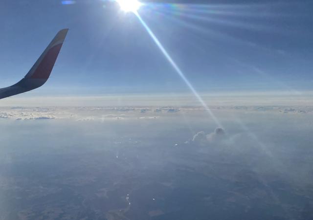 A picture taken on July 24, 2026 from a plane shows the smoke from a wildfire raging west of Madrid. The worst wildfires in the Madrid region's history rage west of the Spanish capital, forcing authorities to evacuate or order around 40,000 people to remain indoors. (Photo by Roland LLOYD PARRY / AFP)