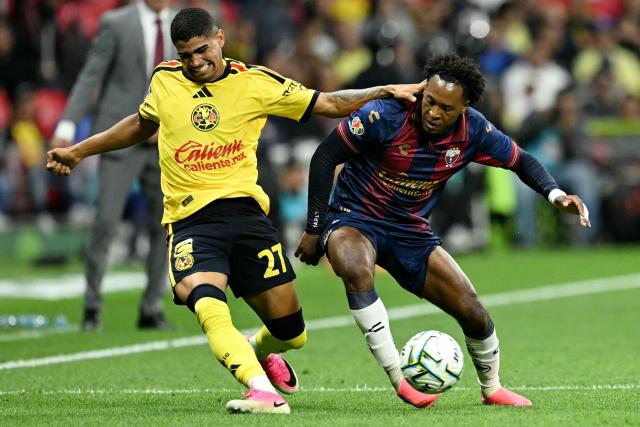 America's Brazilian midfielder #27 Icarus and Atlante's Ecuadorian midfielder #07 Jhojan Julio fight for the ball during the Liga MX Apertura football match between Atlante and America at Banorte stadium (formerly known as Azteca) in Mexico City on July 24, 2026. (Photo by YURI CORTEZ / AFP)