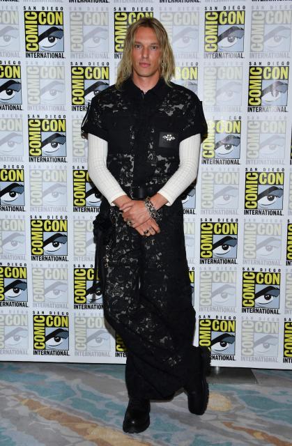 English actor Jamie Campbell Bower attends Prime Video's "The Lord Of The Rings: The Rings Of Power" press line during Comic Con International in San Diego on July 24, 2026. (Photo by Chris DELMAS / AFP)