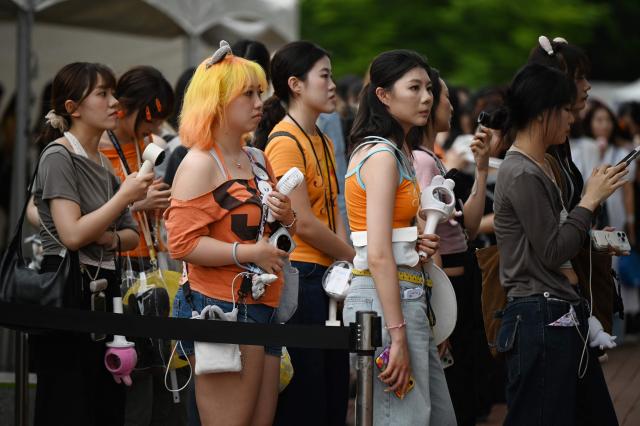 Fans wait to enter a stadium to attend a concert by K-pop boy band Stray Kids, which kicked off the band’s “Run It” world tour, in Seoul on July 25, 2026. (Photo by GREG BAKER / AFP)