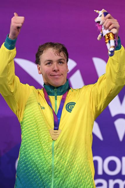 Australia's Sam Short celebrates with his gold medal during the Men's 400m Freestyle Medal Ceremony at the swimming event at the Tollcross International Swimming Centre in Glasgow, on day two of the Commonwealth Games in Glasgow, Scotland, on July 25, 2026. (Photo by Oli SCARFF / AFP)