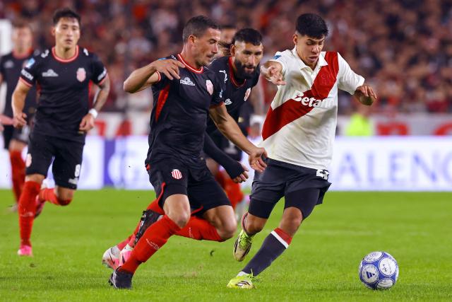 Barracas Central's midfielder #05 Dardo Miloc and River Plate's midfielder #26 Tomas Galvan fight for the ball during the Argentine Professional League 2026 Clausura football match between River Plate and Barracas Central at MAS Monumental Stadium in Buenos Aires on July 25, 2026. (Photo by Alejandro PAGNI / AFP)