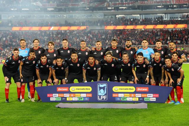 Barracas Central players pose for pictures ahead of the Argentine Professional League 2026 Clausura football match between River Plate and Barracas Central at MAS Monumental Stadium in Buenos Aires on July 25, 2026. (Photo by Alejandro PAGNI / AFP)