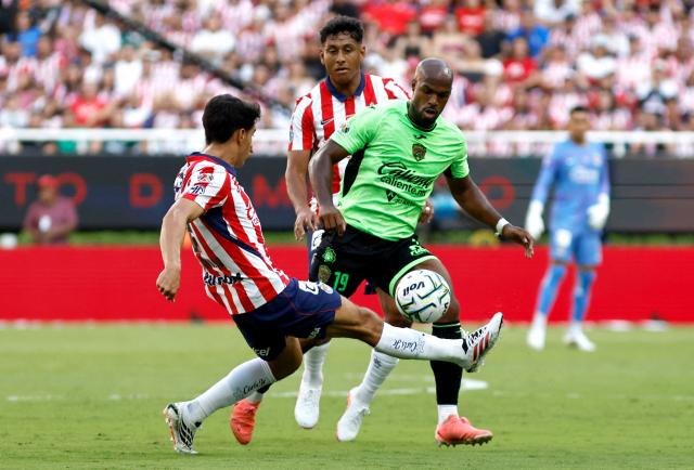 Guadalajara's defender #02 Jose Castillo and Juarez's Colombian forward #19 Oscar Estupinan fight for the ball during the Liga MX Apertura football match between Guadalajara and Juarez at the Akron stadium in Zapopan, Jalisco, Mexico on July 25, 2026. (Photo by ULISES RUIZ / AFP)