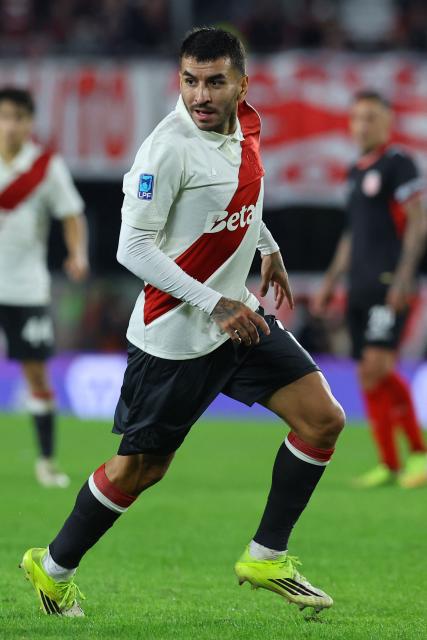 River Plate's #10 Angel Correa gestures during the Argentine Professional League 2026 Clausura football match between River Plate and Barracas Central at MAS Monumental Stadium in Buenos Aires on July 25, 2026. (Photo by Alejandro PAGNI / AFP)