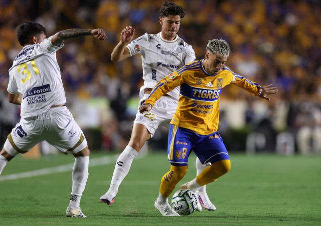 San Luis' Spanish forward #22 Rafa Llorente and Tigres' Uruguayan midfielder #08 Fernando Gorriaran fight for the ball during the Liga MX Apertura football match between Tigres and San Luis at the Universitario stadium in San Nicolas de los Garza, state of Nuevo Leon, Mexico on July 25, 2026. (Photo by Julio Cesar AGUILAR / AFP)
