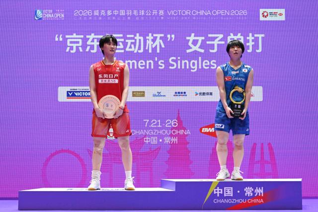 Winner Japan's Akane Yamaguchi (R) and runner up China's Chen Yufei pose on the podium during the awarding ceremony after their women's singles final match at the China Open badminton tournament in Changzhou, eastern China's Jiangsu province on July 26, 2026. (Photo by CN-STR / AFP) / China OUT