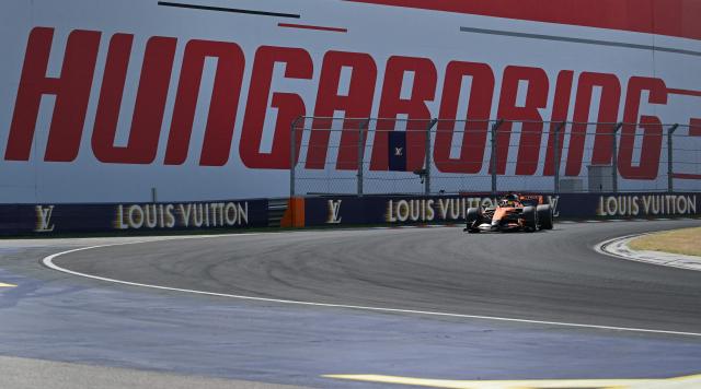 McLaren's Australian driver Oscar Piastri takes the lead during the Formula One Hungarian Grand Prix at the Hungaroring racetrack in Mogyorod near Budapest, Hungary, on July 26, 2026. (Photo by Andrej ISAKOVIC / AFP)