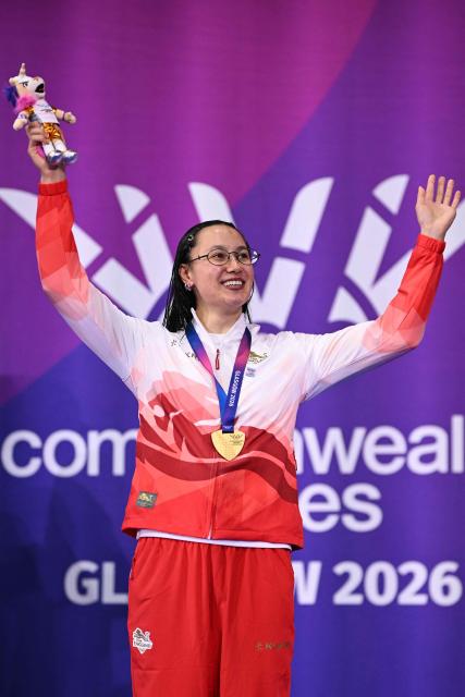 England's Alice Tai celebrates with their bronze medal during the Women's 100m Backstroke S9 medal ceremony at the swimming event at the Tollcross International Swimming Centre in Glasgow, on day three of the Commonwealth Games in Glasgow, Scotland, on July 26, 2026. (Photo by Oli SCARFF / AFP)