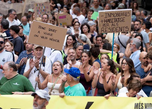 Protesters take part in a demonstration against overtourism and housing prices in Palma de Mallorca, on the Balearic island of Mallorca, on July 26, 2026. (Photo by JAIME REINA / AFP)