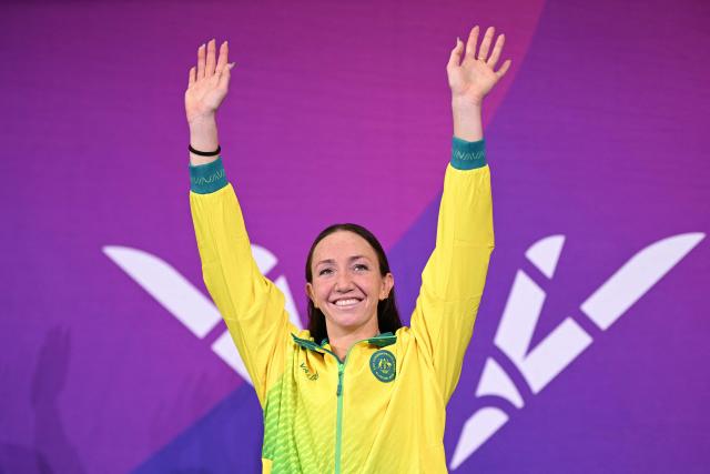 Australia's Lani Pallister celebrates with their gold medal during the medal ceremony for the Women's 1500m Freestyle at the swimming event at the Tollcross International Swimming Centre in Glasgow, on day three of the Commonwealth Games in Glasgow, Scotland, on July 26, 2026. (Photo by Oli SCARFF / AFP)