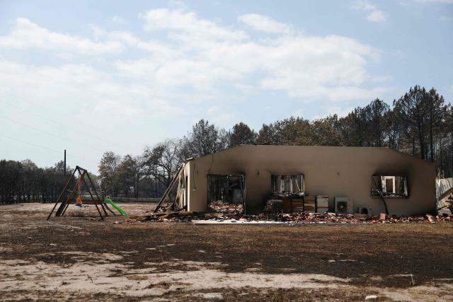 This photograph shows a burnt house in Andernos-les-Bains, some 40 km from Bordeaux, on July 27, 2026, as a wildfire rages through the forest in Gironde, southwestern France. A massive wildfire in France's Gironde department, home to Bordeaux, remained "broadly stable overnight," the local authority said on July 27, 2026. "The situation remained broadly stable overnight, with no major developments. Security and emergency services remain fully mobilised and are continuing their operations on the ground," the local authority said in a statement. (Photo by ALAIN JOCARD / AFP)