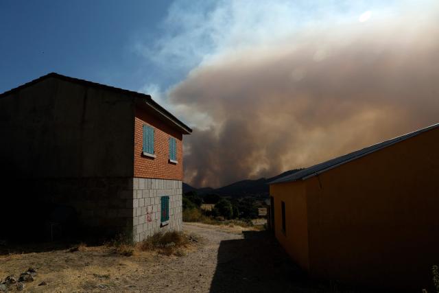 Smoke billows from a wildfire near Robledo de Chavela, about 60 kilometres west of Madrid, on July 27, 2026. Spain faces two crucial days to bring raging wildfires under control before weather conditions worsen, authorities said on July 27, 2026, though they were making some progress and planned to start returning evacuees to certain areas. The fires in the Iberian country have affected an area of 77,000 hectares (190,000 acres) -- nearly the size of New York City -- according to the authorities. Since the start of the year, fires in Spain have ravaged 150,000 hectares and killed 13 people. (Photo by Oscar DEL POZO / AFP)
