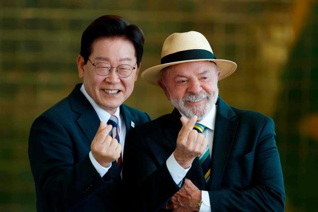 South Korea's President Lee Jae Myung (L) and Brazil's President Luiz Inacio Lula da Silva  gesture after a meeting at the Alvorada Palace in Brasilia on July 27, 2026. (Photo by Sergio Lima / AFP)