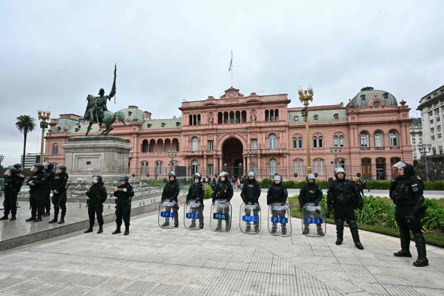 Police officers stand guard next to Casa Rosada presidential palace as International Monetary Fund (IMF) Managing Director Kristalina Georgieva meets with Argentina's President Javier Milei in Buenos Aires on July 27, 2026. (Photo by Luis ROBAYO / AFP)