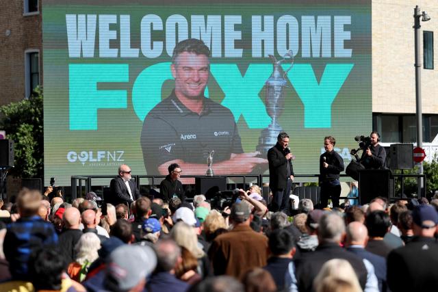 New Zealand golfer Ryan Fox (C) speaks to the crowd at a public celebration after winning the Open Chamionship golf tournament, in Auckland on July 28, 2026. Fox returned to New Zealand for a public celebration at Takutai Square in Auckland after winning the (British) Open Championship at the Royal Birkdale golf course in England on July 19. (Photo by Ben STRANG / AFP)