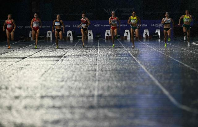 (From L)  Canada's Sienna MacDonald, England's Ellen Barber, New Zealand's Briana Stephenson, Gibraltar's Ella Rush, England's Jade O'Dowda, Australia's Tori West, Northern Ireland's Anna McCauley and Australia's Mia Scerri compete in the women's heptathlon 200m heat 2 during the athletics event at the Scotstoun Stadium in Glasgow, on day five of the Commonwealth Games in Glasgow, Scotland, on July 28, 2026. (Photo by ANDY BUCHANAN / AFP)