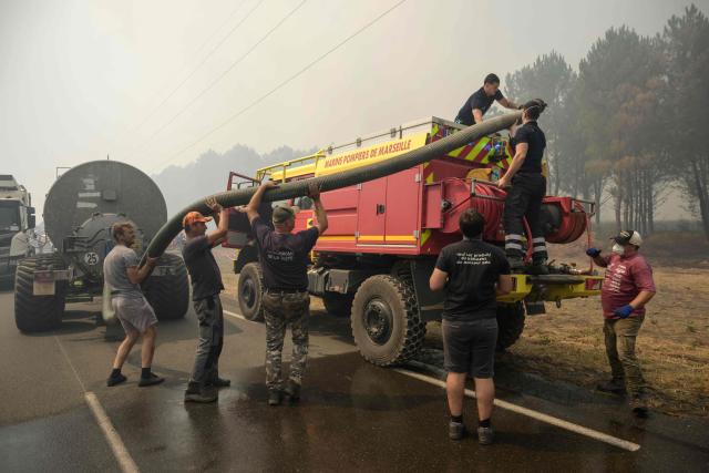 Firefighters and volunteers tackle a wildfire near Lanton, east of the Arcachon Bay, west of Bordeaux on July 29, 2026, during wildfires in the Gironde region, southwestern France. The Gironde and neighbouring Landes departments are under an orange-level warning from midday on July 29, with inland temperatures of 41C forecast and 38C on the coast. (Photo by Ed JONES / AFP)